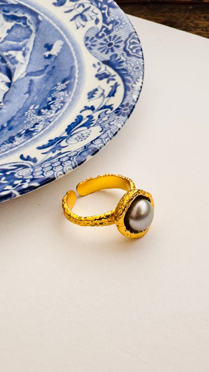 MoonKiss - Textured Grey Pearl Ring
