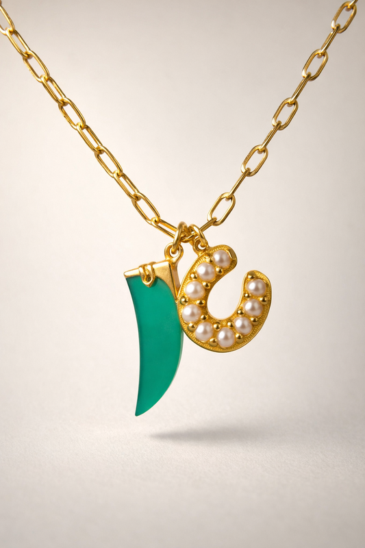 green onyx horn and horse shoe pendant necklace
